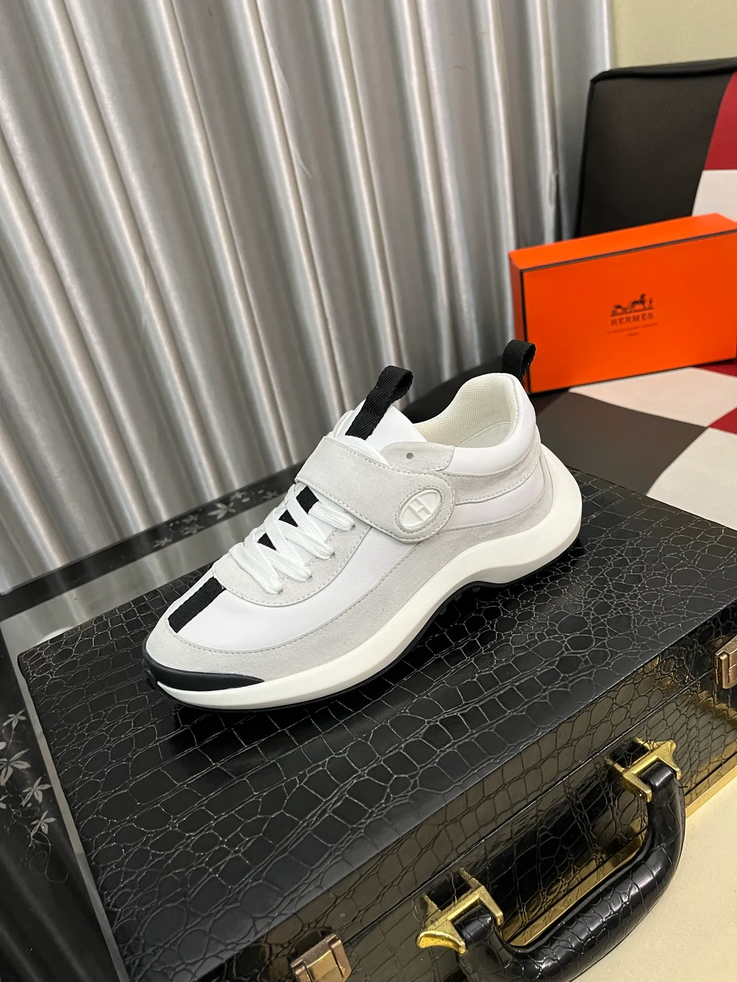 Men's shoes 💰660⌚️⌚️【HERMES】Hermès - High-end quality original order·Casual sports shoes -Upper: 🔝Nappa calfskin, suede calfskin, shoe body sewn brand ´H´ totem, tongue brand logo cloth label -Inner: water-dyed cowhide -Outsole: ultra-light TPU foam rubber; two-color molded outsole -Ultra-high quality control and fine workmanship: outstanding (high-end, noble and classy) -Size: 36-44 (45, can be customized)